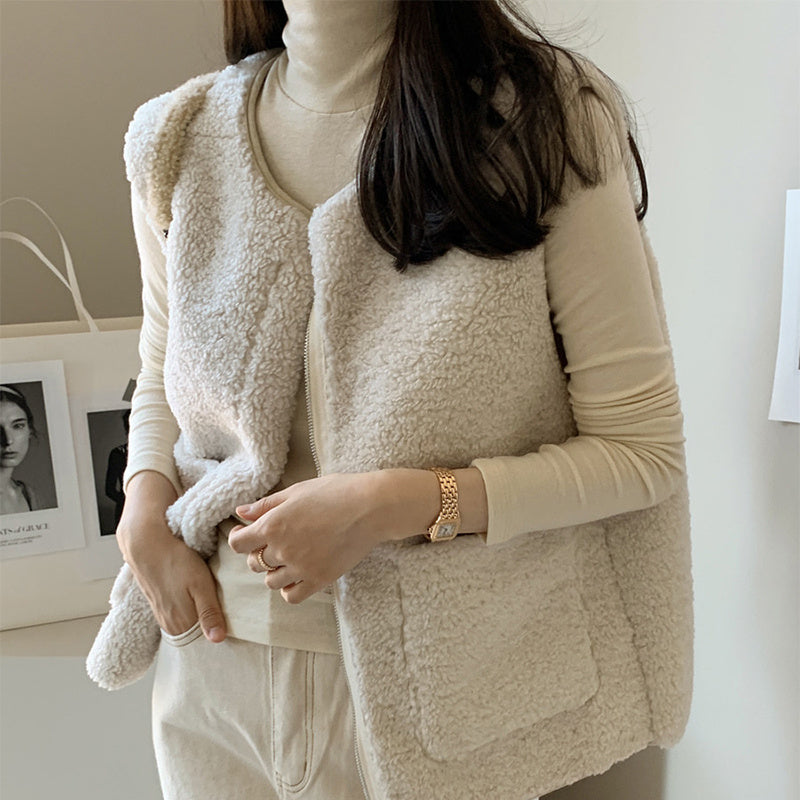 The Gentle Wool Vest — Oat