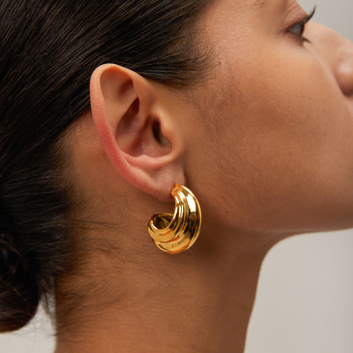 The Crescent Ear Hoops – Gold