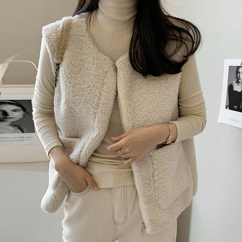 The Gentle Wool Vest — Oat