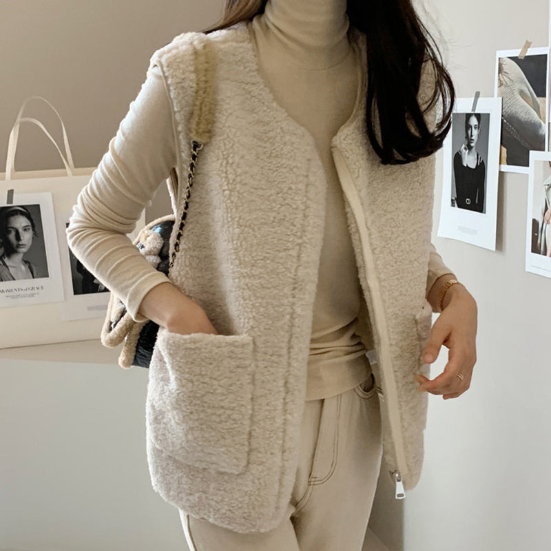 The Gentle Wool Vest — Oat